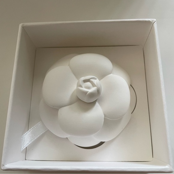 Chanel ceramic Camellia aroma diffuser fragrance flower NEW - Picture 4 of 10